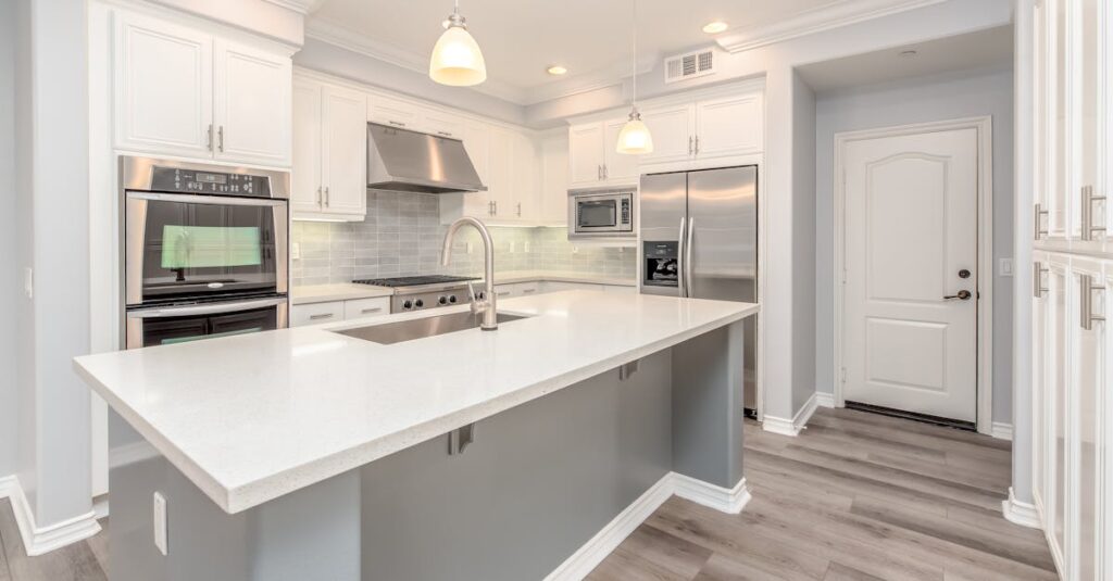 découvrez notre sélection de fours encastrables, alliant design moderne et performance optimale. profitez de fonctionnalités innovantes qui facilitent la cuisson de vos plats préférés, tout en s'intégrant parfaitement à votre cuisine.