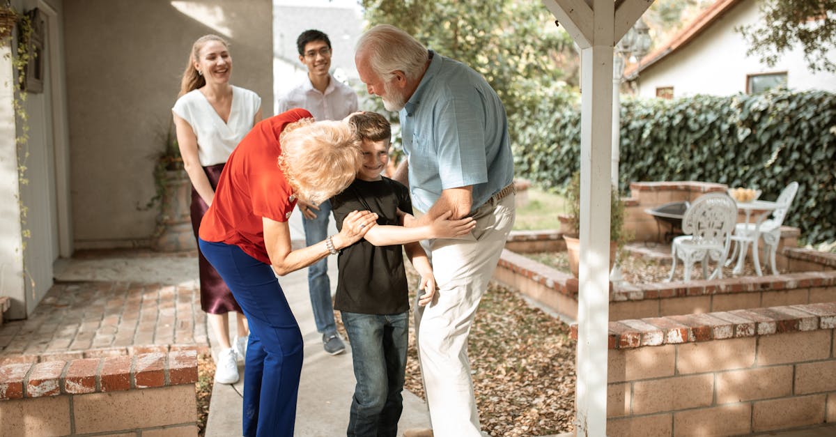 découvrez des idées créatives et touchantes pour annoncer votre grossesse à vos proches. inspirez-vous de conseils pratiques et d'exemples pour partager ce moment unique et mémorable avec vos amis et votre famille.