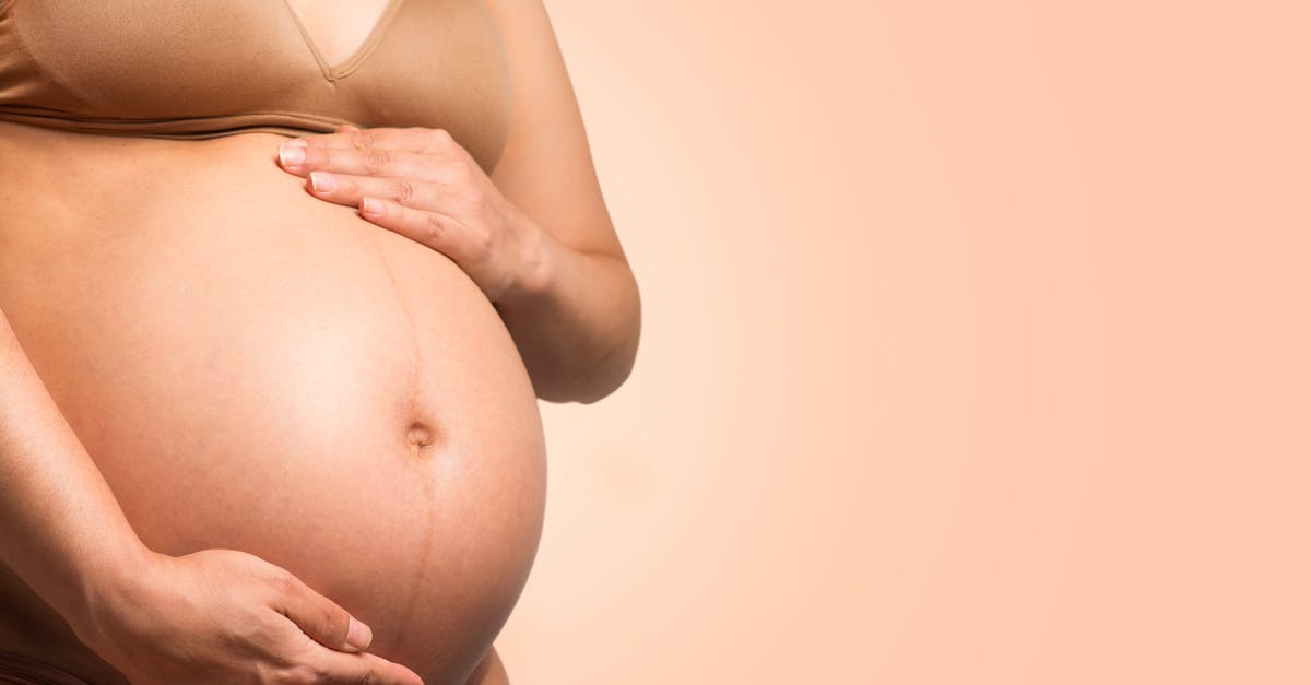 découvrez les causes et les solutions pour lutter contre la fatigue pendant la grossesse. apprenez à gérer votre énergie et à prendre soin de vous pour vivre cette période unique avec sérénité.
