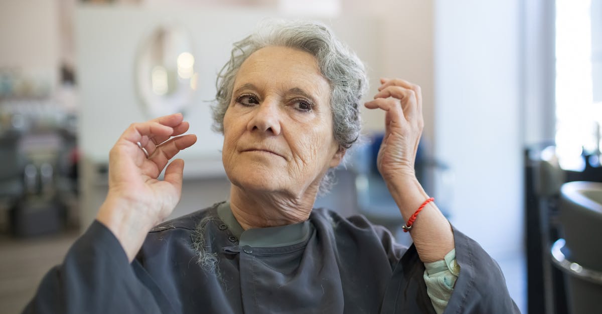 découvrez notre guide sur la coupe de cheveux courte en couches, une tendance moderne qui allie style et volume. idéale pour mettre en valeur vos traits, cette coiffure dynamique s'adapte à toutes les textures de cheveux. ne manquez pas nos conseils d'entretien et nos inspirations pour un look chic et aéré.