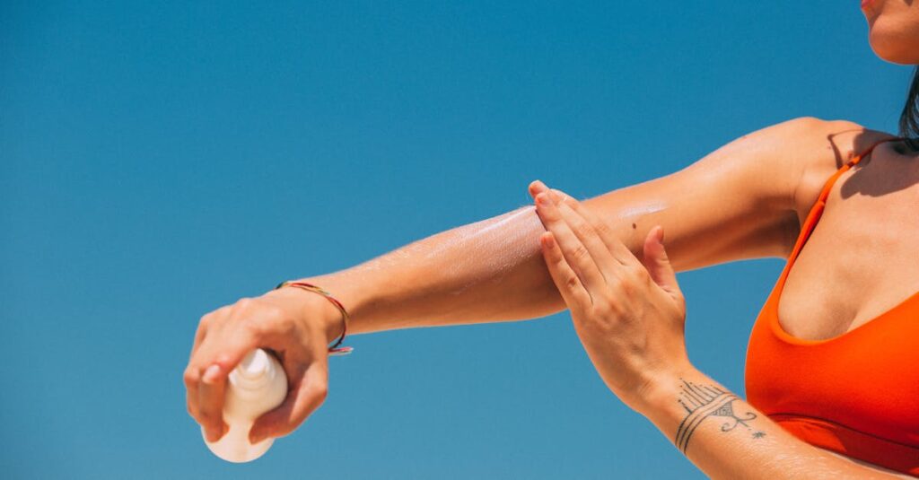 découvrez notre sélection de crèmes solaires pour protéger votre peau des rayons uv tout en profitant du soleil. nos écrans solaires allient efficacité et douceur, adaptés à tous les types de peau. préparez-vous pour vos journées en plein air en toute sécurité avec nos produits haut de gamme.