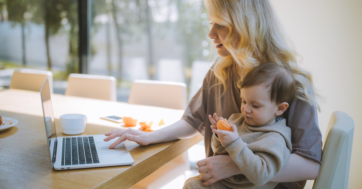 découvrez les causes et les solutions pour traiter les éruptions cutanées chez les bébés. apprenez à identifier les différents types de rougeurs et comment soulager le confort de votre enfant tout en prévenant de futures irritations.