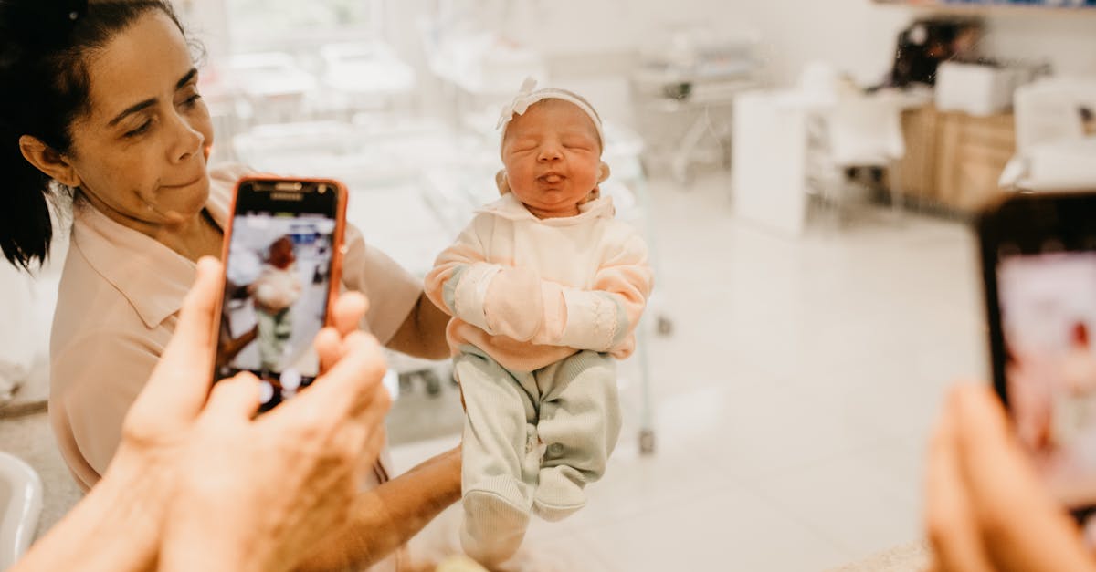 découvrez l'importance et la signification de la naissance, un moment crucial qui marque le début de la vie. explorez les traditions, les émotions et les événements qui unissent familles et amis autour de ce magnifique événement.