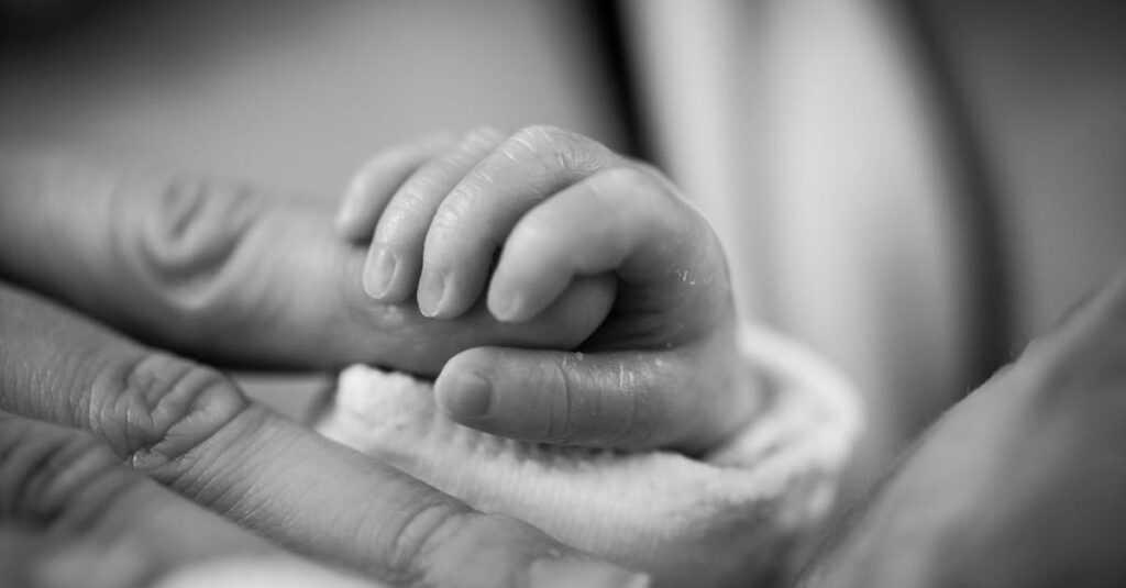découvrez l'importance et les significations entourant la naissance. explorez les traditions, les expériences et les émotions qui accompagnent ce moment unique de la vie.