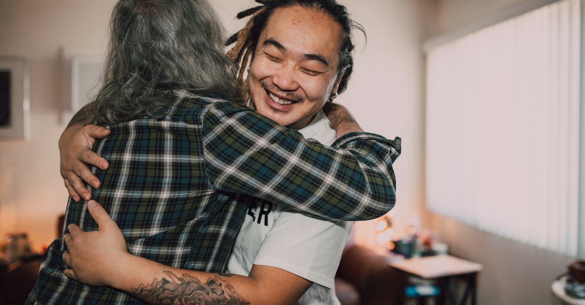 découvrez l'univers des tatouages familiaux, une manière unique d'honorer vos liens et de célébrer l'amour entre proches. trouvez des inspirations, des idées de designs et des conseils pour immortaliser vos relations à travers l'art corporel.