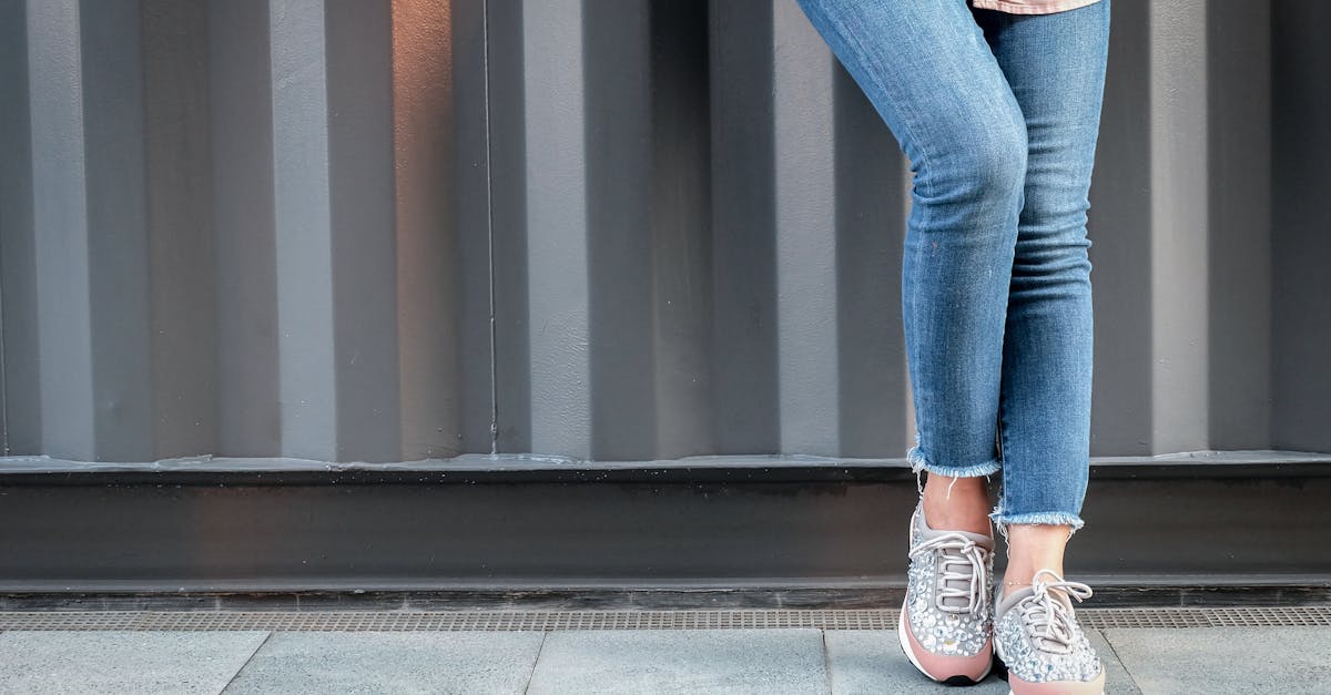 découvrez notre collection incontournable de jeans, alliant confort et style. que vous recherchiez un modèle classique, skinny ou décontracté, trouvez le jean parfait qui sublimera toutes vos tenues. profitez de coupes modernes et de tissus de qualité pour un look tendance au quotidien.