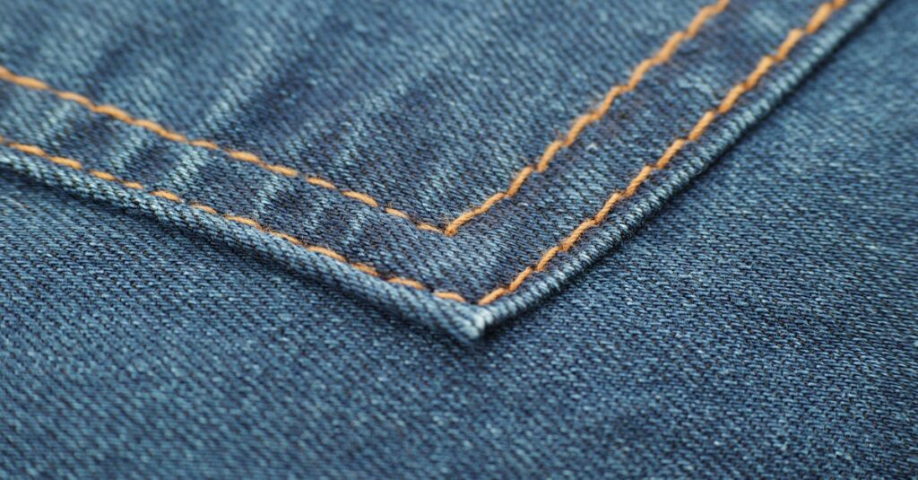 découvrez notre collection incontournable de jeans, alliant confort et style. que vous recherchiez des coupes classiques ou des tendances modernes, trouvez le jean parfait pour toutes les occasions.