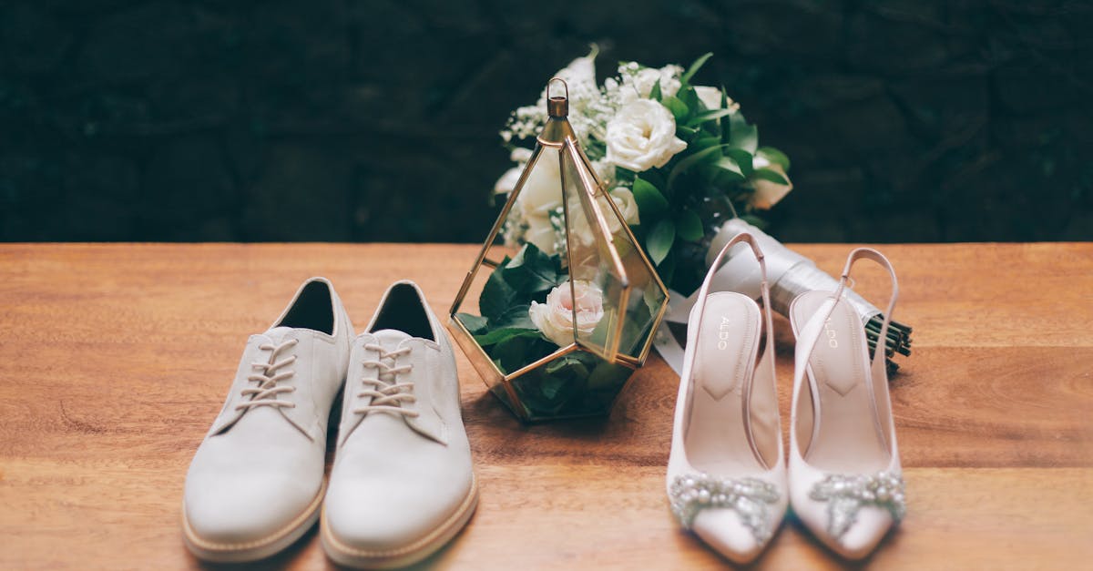 découvrez la élégance intemporelle des slingbacks, des chaussures à talons ouverts à l'arrière qui allient confort et style. parfaites pour toutes les occasions, elles sublimeront votre tenue tout en offrant un confort optimal. explorez notre collection pour trouver le modèle qui vous fera craquer !