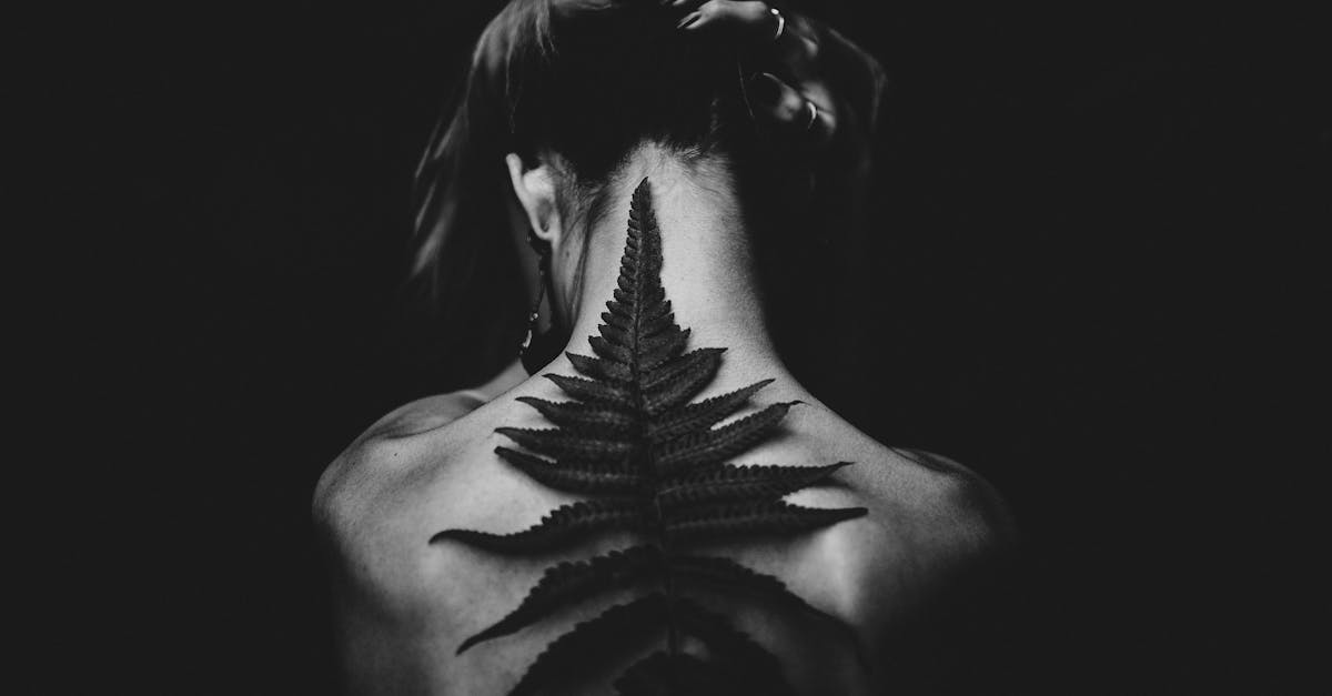 découvrez l'art du tatouage de cuisse : des designs uniques et tendance pour exprimer votre personnalité. que vous souhaitiez une pièce audacieuse ou délicate, trouvez l'inspiration pour votre prochain tatouage sur la cuisse.