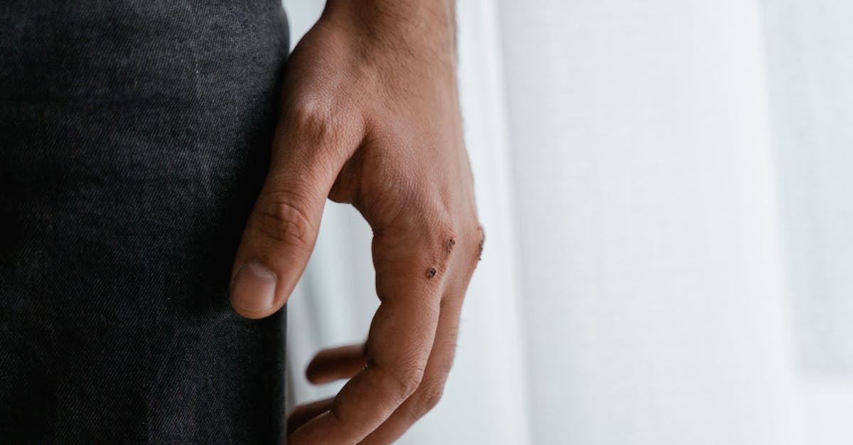 découvrez les différentes facettes du saignement : causes, symptômes et traitements. apprenez à reconnaître les situations d'urgence liées au saignement et les soins appropriés à apporter. informez-vous sur la prévention et les conseils de santé pour mieux gérer cette condition.