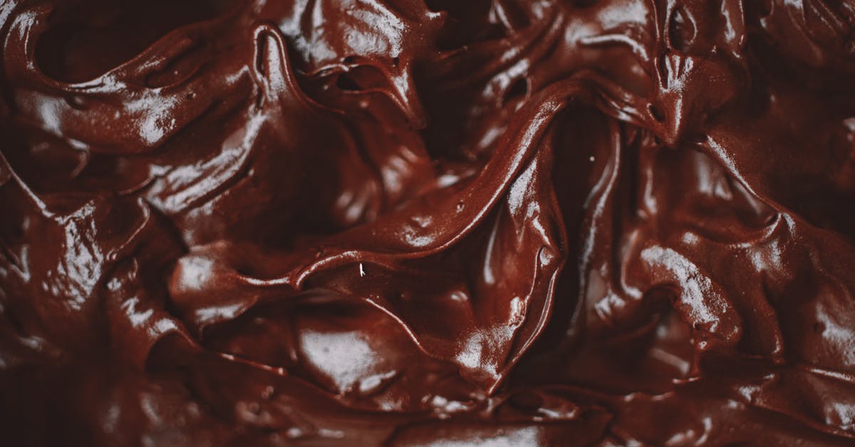 découvrez le chocolate balayage, une technique de coloration qui apporte de subtils reflets chocolatés à vos cheveux pour un effet naturel et lumineux. idéal pour sublimer toutes les bases brunes !