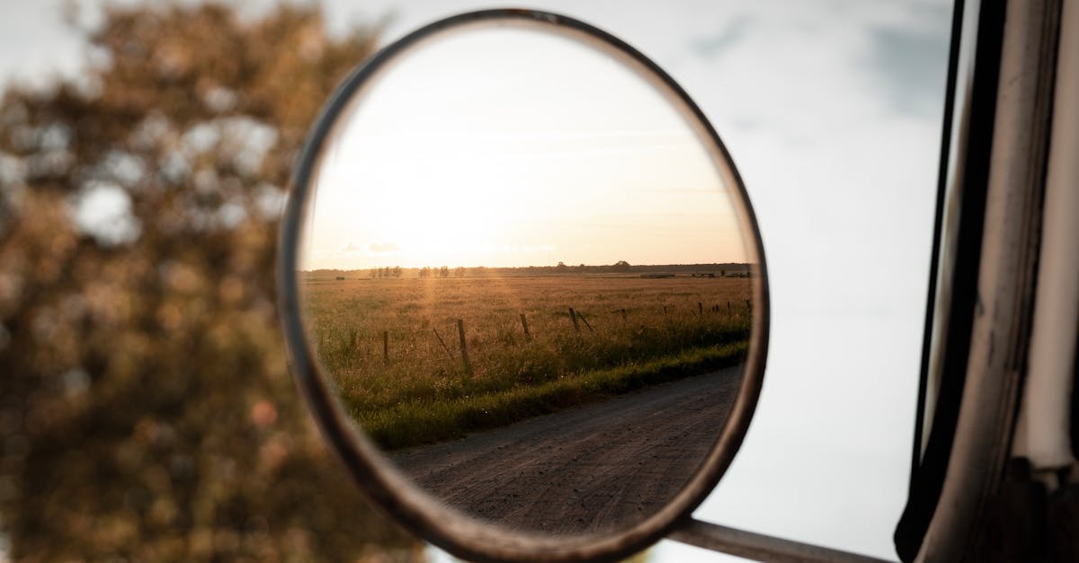 découvrez la signification des heures miroirs : ces moments où l'heure et les minutes sont identiques sur une horloge. analysez les messages cachés et interprétations des heures doubles pour mieux comprendre leur impact sur votre vie quotidienne.