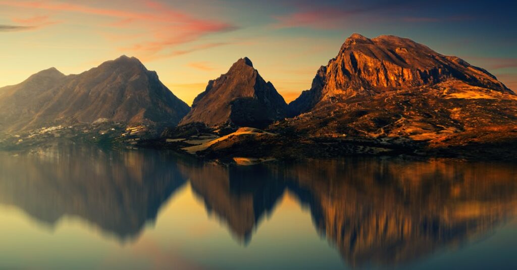 découvrez la signification des heures miroirs, ces moments mystérieux où les chiffres se reflètent. explorez leurs messages cachés, leur symbolisme et la façon dont ils peuvent influencer votre vie quotidienne.