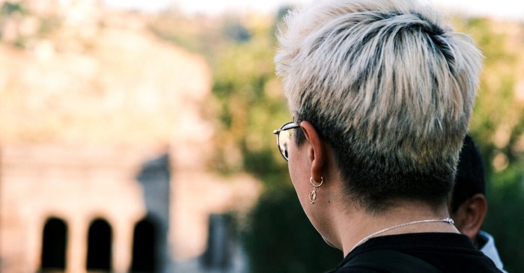 découvrez les meilleures idées de coupes courtes tendance pour sublimer votre visage et adopter un nouveau style avec assurance. conseils et inspirations pour tous types de cheveux !