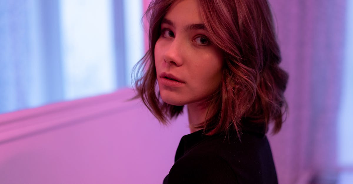 découvrez les meilleures coupes courtes pour femmes et hommes : idées de styles tendance, conseils d’entretien et inspirations pour changer de look facilement avec une coupe de cheveux courte.