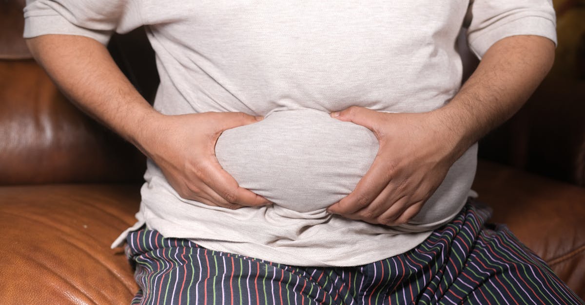 découvrez les causes de la graisse abdominale, ses risques pour la santé et des conseils efficaces pour perdre la graisse du ventre grâce à l'alimentation, l'exercice et de saines habitudes de vie.