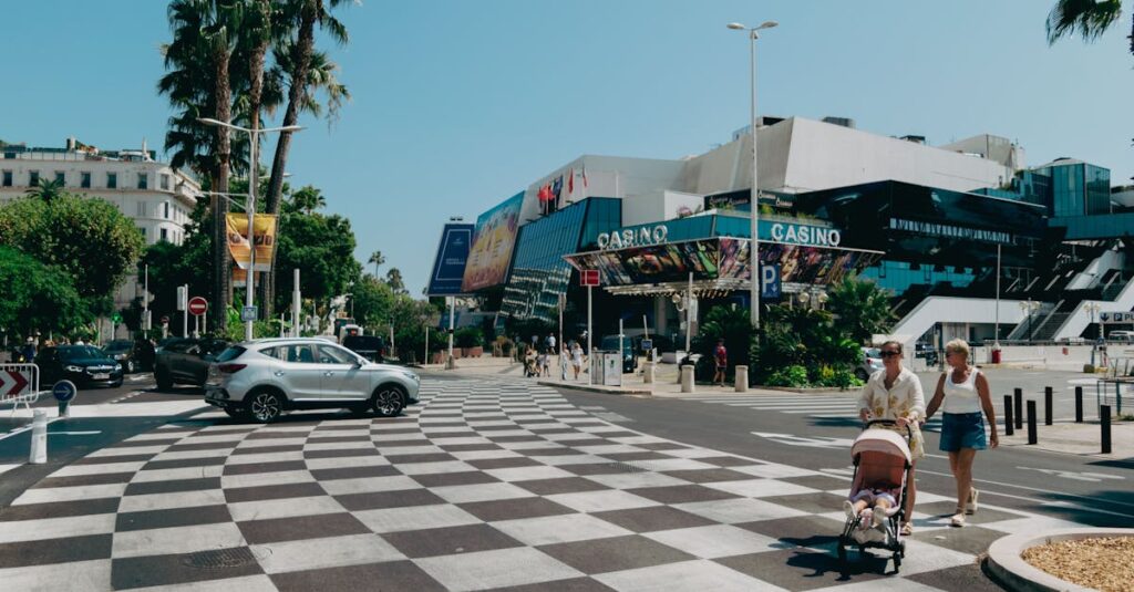 découvrez toute l'actualité du festival de cannes : films en compétition, tapis rouge, célébrités et palmarès. suivez les événements, interviews et nouveautés du plus prestigieux festival de cinéma au monde.