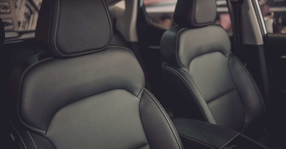découvrez les règles essentielles pour occuper le siège avant de la voiture : âge minimal, taille requise, réglementation et conseils de sécurité pour voyager en toute tranquillité.