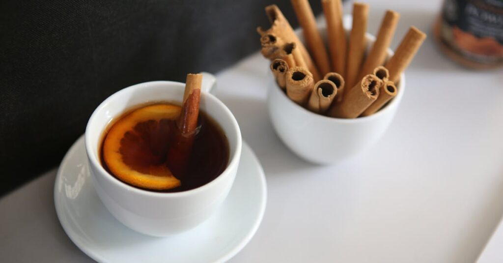 découvrez tout sur la cannelle : ses origines, ses bienfaits pour la santé, ses usages culinaires et ses astuces pour l’intégrer facilement à votre quotidien.