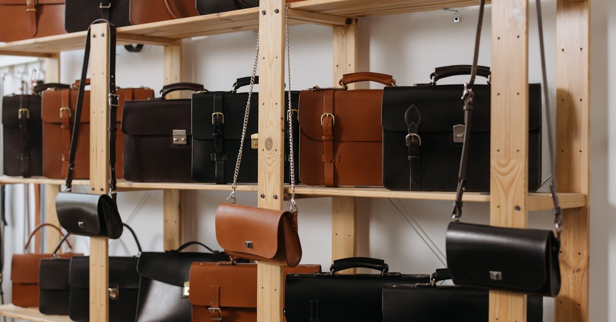 découvrez notre sélection exclusive de sacs à main de designer alliant élégance, qualité et style intemporel. trouvez le sac parfait pour sublimer toutes vos tenues et affirmer votre personnalité.
