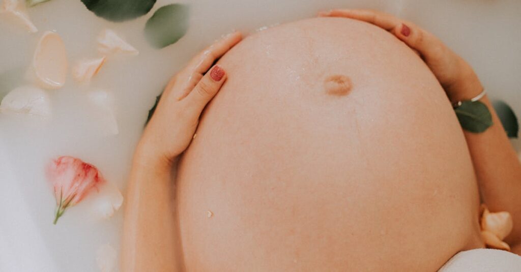 découvrez tout ce qu'il faut savoir sur la grossesse : étapes clés, conseils pour le bien-être de la future maman, suivi médical et développement du bébé mois par mois.