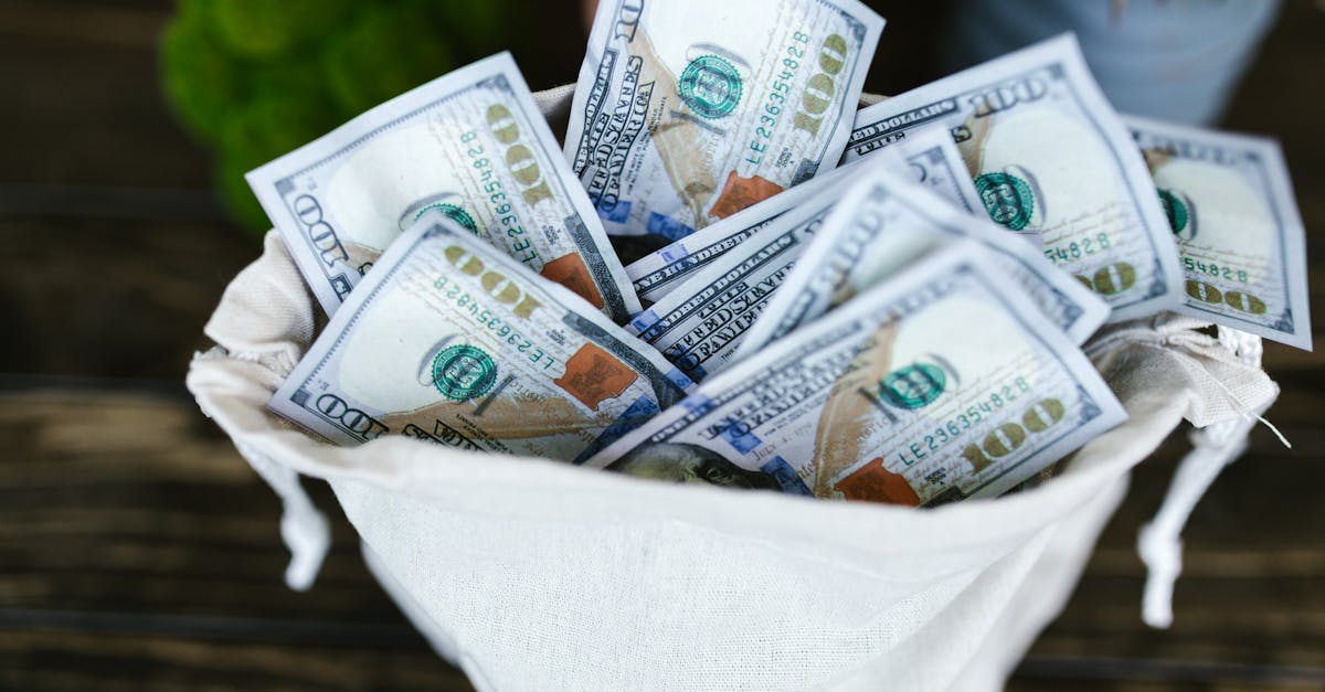 découvrez le compte d'épargne : une solution sûre et flexible pour faire fructifier votre argent, avec des taux avantageux et une gestion simplifiée.