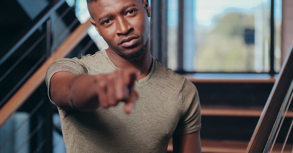 découvrez les meilleures idées et inspirations de coupes courtes pour femmes et hommes. conseils de professionnels, tendances 2024 et astuces d'entretien pour sublimer votre short haircut.