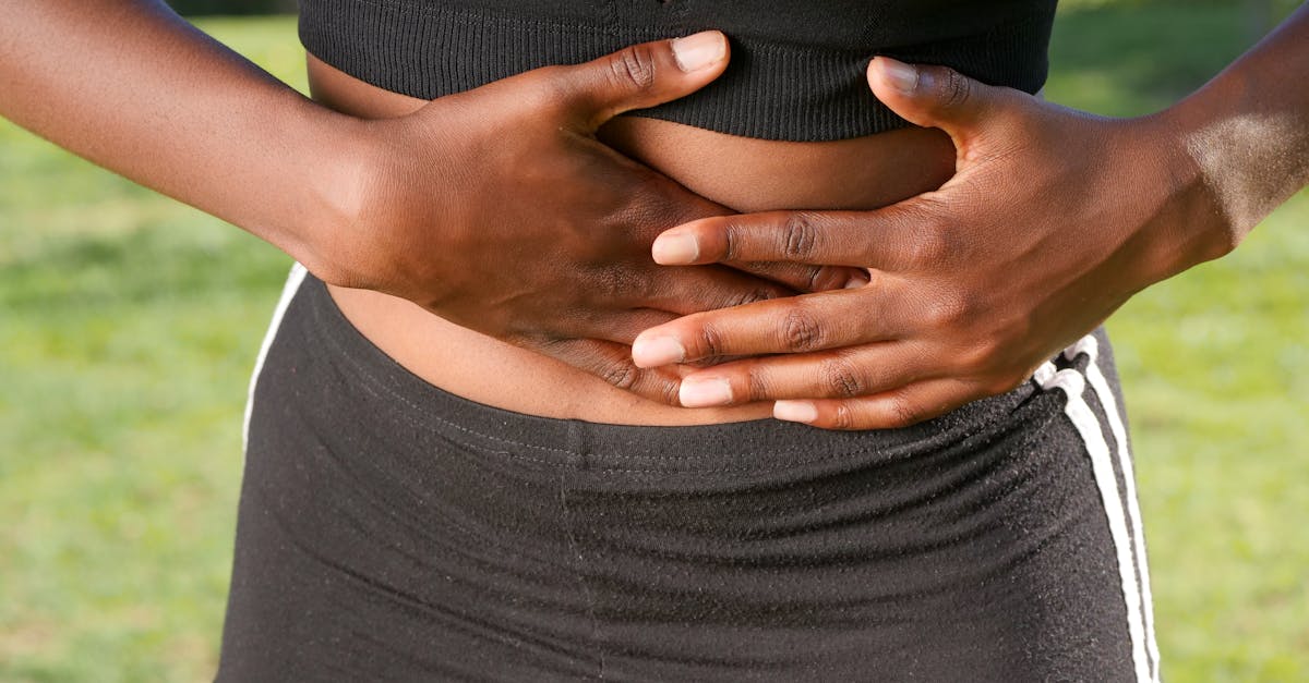 découvrez les causes, symptômes et traitements des douleurs abdominales. apprenez quand consulter un médecin et comment soulager efficacement les maux de ventre.