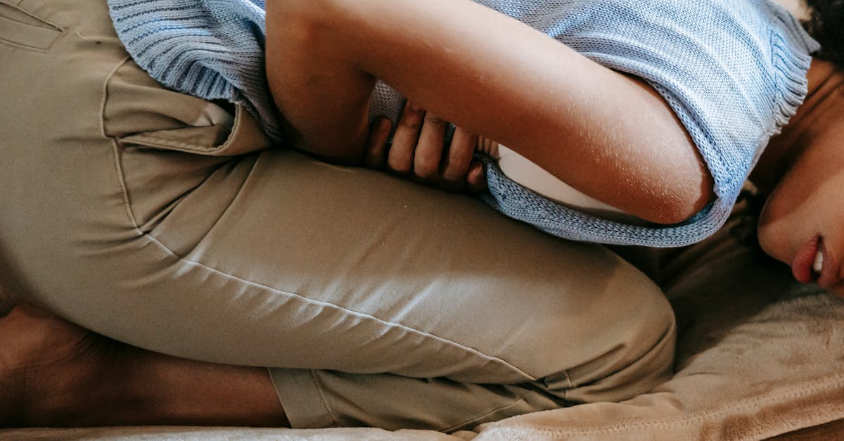 découvrez les causes, symptômes et traitements possibles des douleurs abdominales. informez-vous sur les signes à surveiller et quand consulter un professionnel de santé.