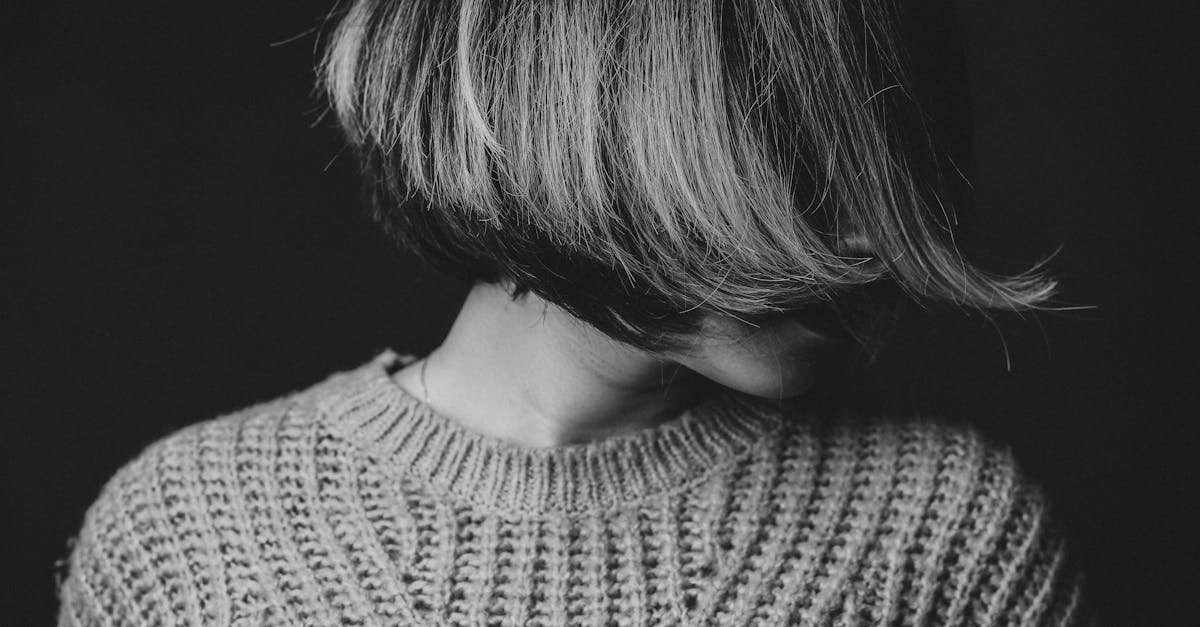 découvrez tout sur la coupe au carré, appelée aussi 'bob haircut' : tendances, conseils de style, idées de coiffures et astuces pour adopter cette coupe intemporelle et élégante.