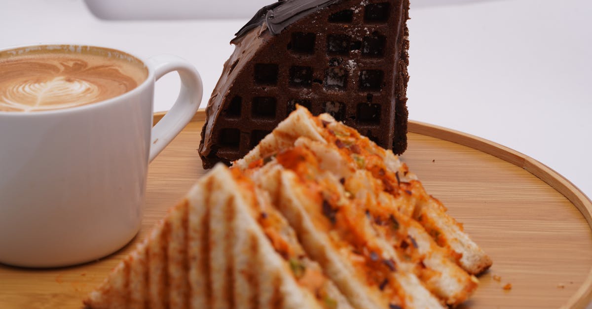 découvrez les causes possibles des pertes vaginales brunes, leurs significations et quand consulter un professionnel de santé. informations fiables, conseils et explications sur les pertes brunes.