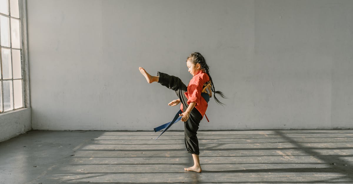 découvrez comment réaliser le donkey-kick, un exercice efficace pour renforcer les fessiers et tonifier les jambes. guide, conseils et astuces pour optimiser vos séances d'entraînement.