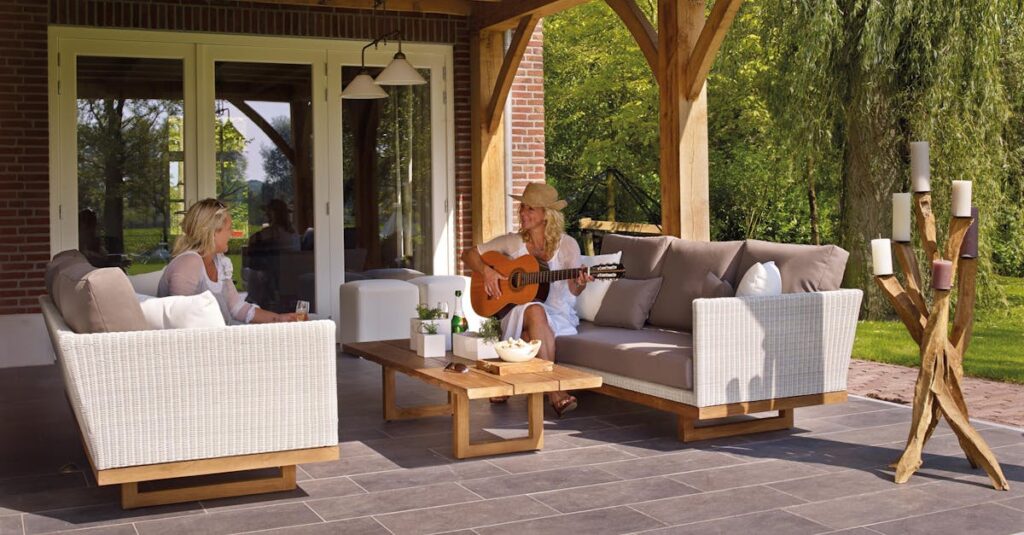 découvrez notre sélection de meubles de jardin élégants et confortables pour sublimer vos espaces extérieurs. profitez d’une terrasse accueillante avec des matériaux durables et des designs modernes adaptés à tous les goûts.