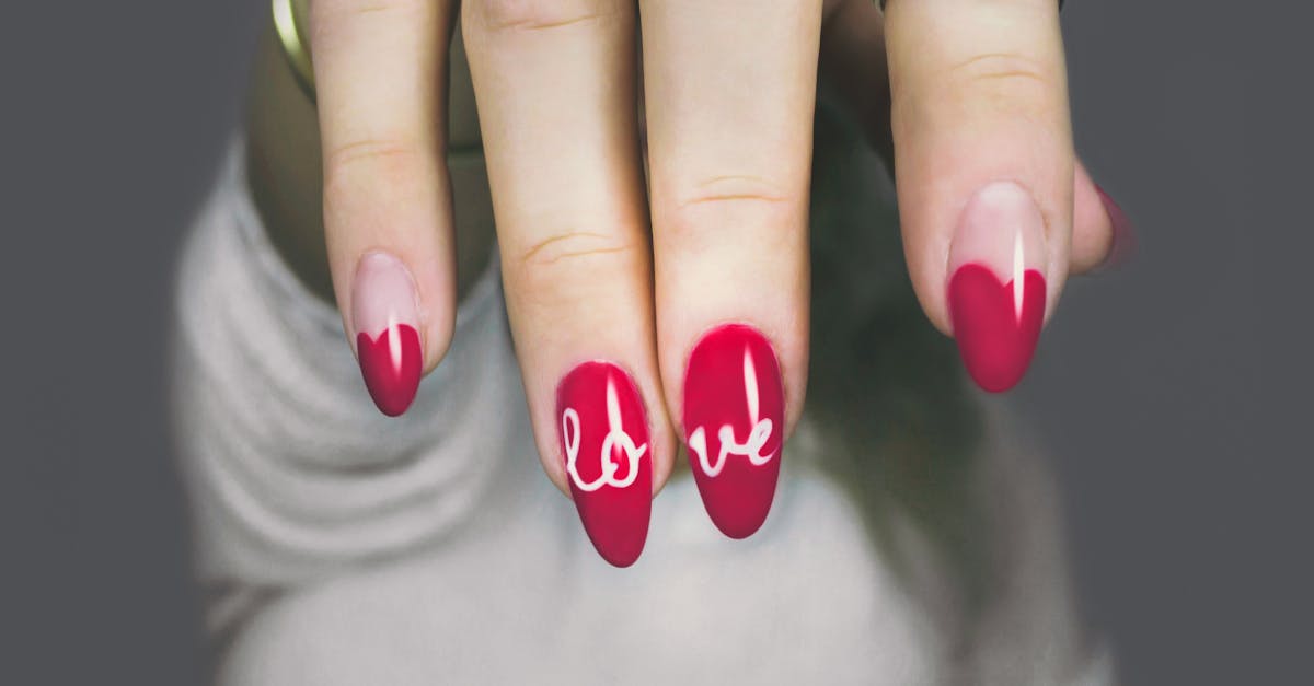 découvrez tout sur les ongles en gel : avantages, application, conseils d’entretien et idées de designs pour des mains sublimes et une manucure longue tenue.
