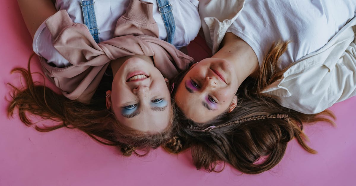 découvrez les coiffures tendance du moment, des idées originales et des conseils pour adopter un style moderne adapté à chaque occasion et à tous les types de cheveux.