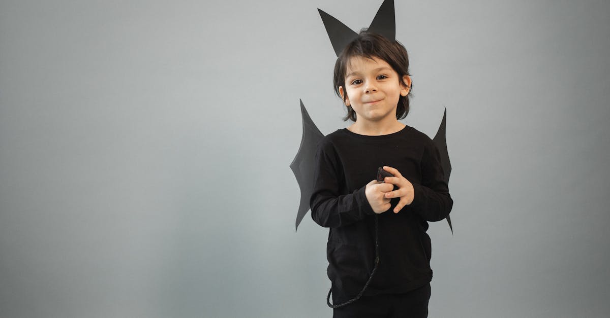 découvrez les meilleurs exercices pour muscler et tonifier vos bras, ciblant efficacement les 'bat wings' pour une silhouette plus ferme et sculptée.