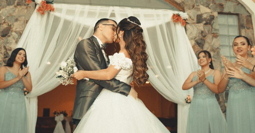 Coiffure de mariée : 15 idées stylées pour sublimer vos cheveux courts découvrez nos idées de coiffures de mariage élégantes et tendance pour un jour inoubliable. inspirez-vous de nos conseils pour un look parfait le jour j.