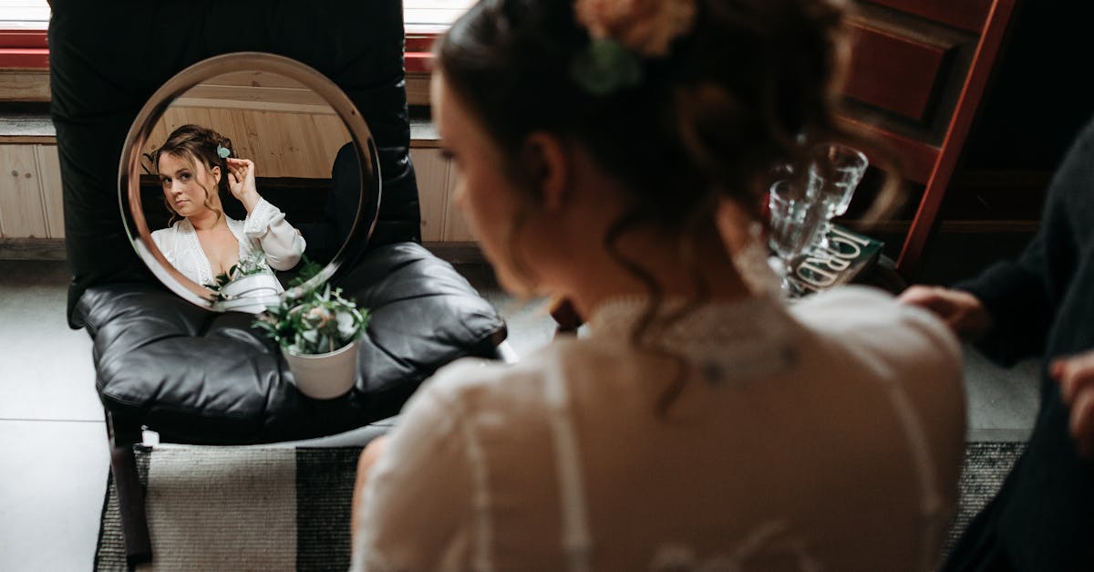 découvrez des coiffures de mariée élégantes et tendance pour sublimer votre jour j. inspirez-vous de nos idées pour un look parfait et inoubliable.