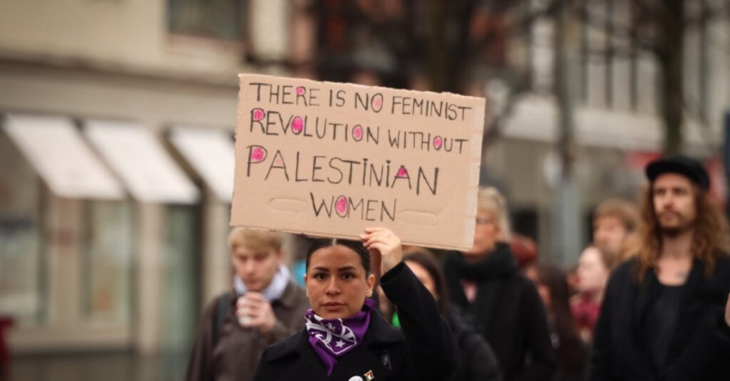 découvrez les humoristes féminines incontournables de 2025, leurs spectacles à ne pas manquer et les talents qui font rire le public cette année.