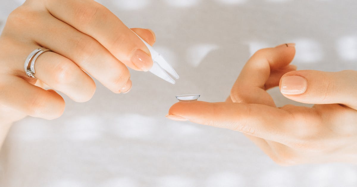 découvrez des méthodes efficaces pour éliminer les suçons rapidement et en toute sécurité. astuces naturelles et conseils pratiques pour dissimuler les marques indésirables.