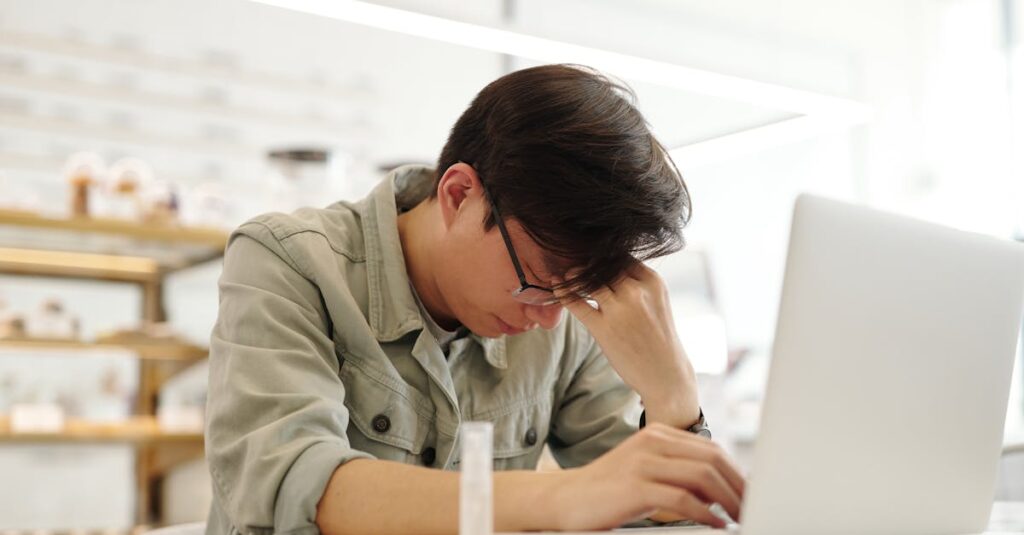 Piercing infecté : comment le soigner efficacement et éviter les complications découvrez comment reconnaître, traiter et prévenir une infection de piercing pour garder votre peau saine et éviter les complications.