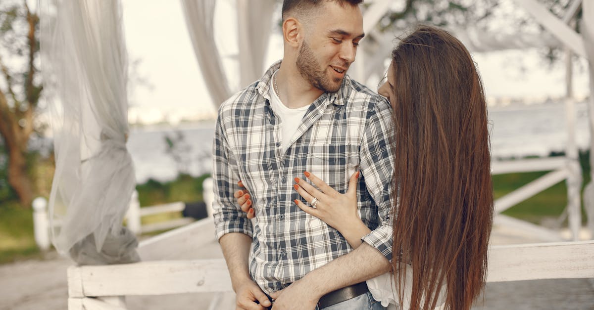 découvrez nos conseils et astuces pour entretenir et sublimer les ongles courts avec élégance et simplicité.