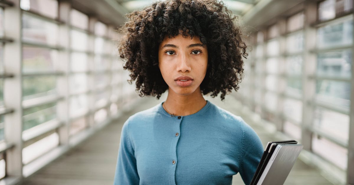 sèche-cheveux intelligent alliant technologie avancée et design ergonomique pour un coiffage rapide, efficace et protecteur de vos cheveux.