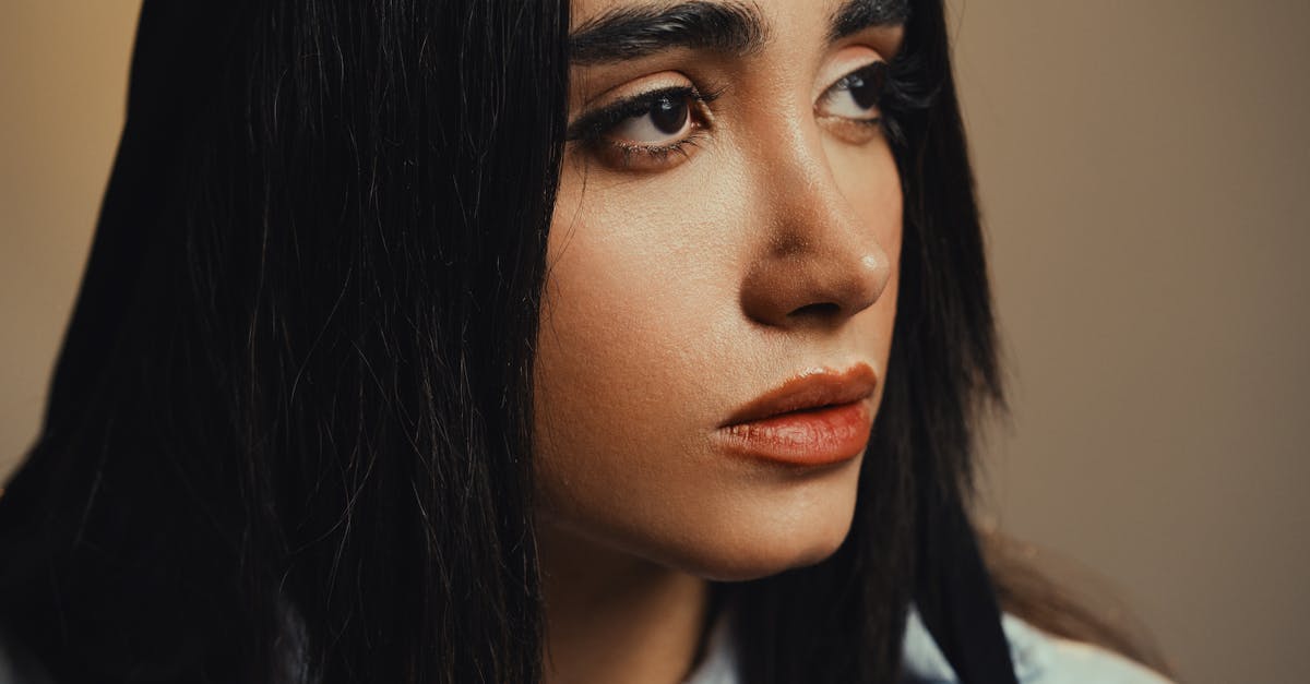 découvrez nos conseils et astuces professionnels pour prendre soin des cheveux épais, les coiffer facilement et révéler toute leur beauté au quotidien.