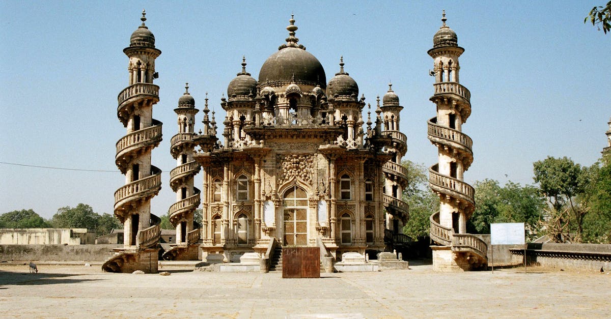 découvrez notre sélection d'attractions incontournables pour vivre des expériences uniques et inoubliables.