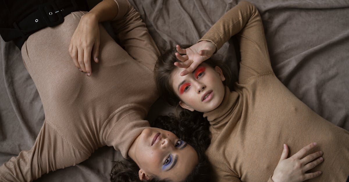 découvrez des idées de maquillage pour yeux marron mettant en valeur votre regard avec des tons chaleureux et sophistiqués.