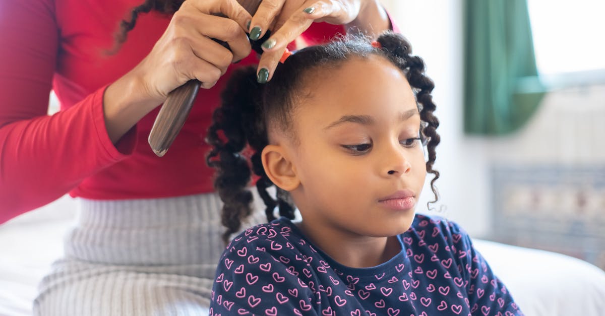 découvrez des conseils experts pour prendre soin des cheveux bouclés, hydrater vos boucles et sublimer leur beauté naturelle au quotidien.