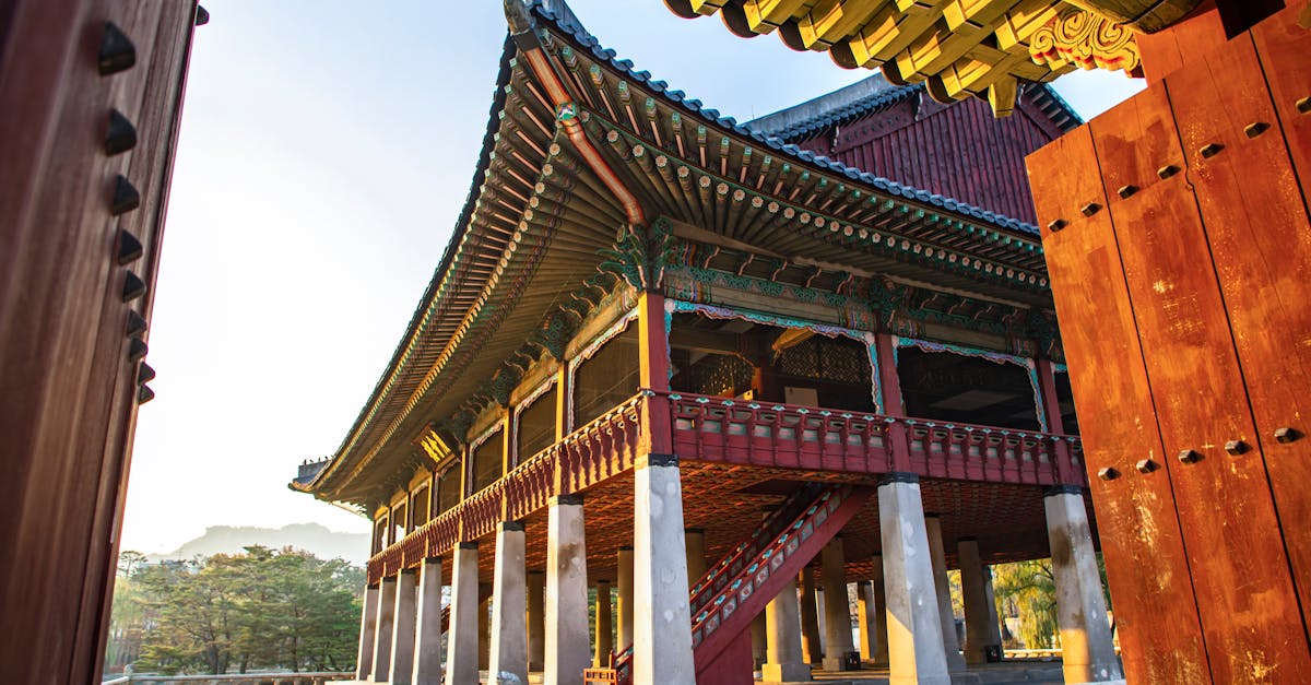 découvrez le dyson v12 origin, un aspirateur sans fil performant alliant puissance d'aspiration, technologie intelligente et design compact pour un nettoyage efficace de votre maison.