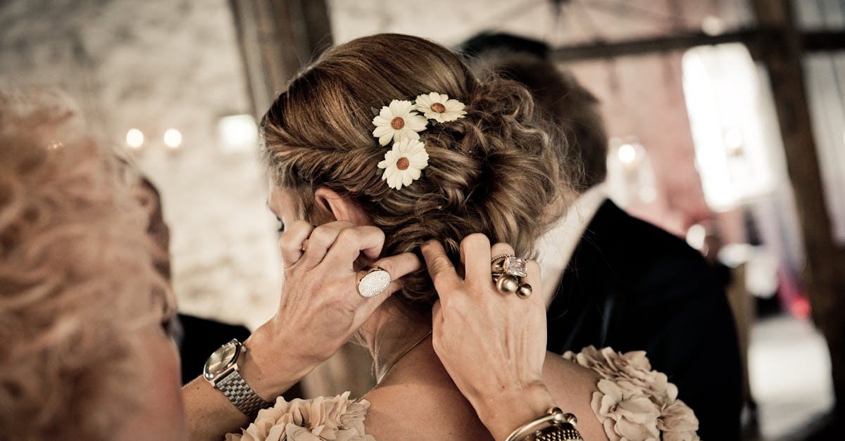 découvrez des coiffures de mariage élégantes spécialement conçues pour les cheveux mi-longs. inspirez-vous de nos idées sophistiquées pour un look parfait le jour j.