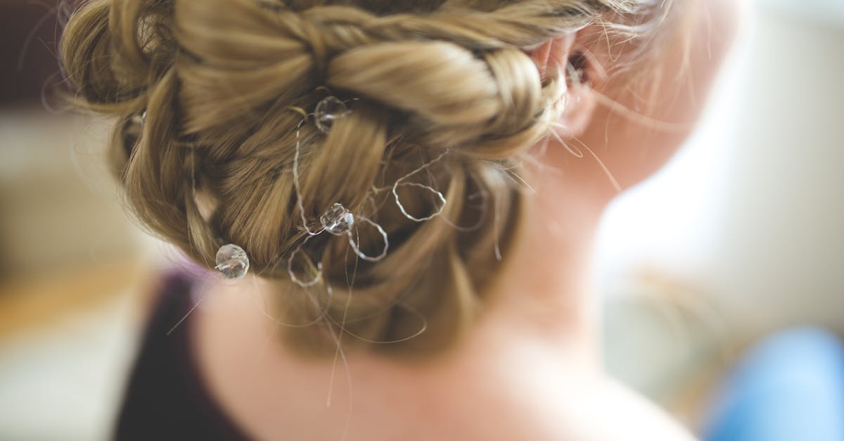 découvrez des coiffures de mariage élégantes parfaitement adaptées aux cheveux mi-longs, alliant style et sophistication pour le jour j.